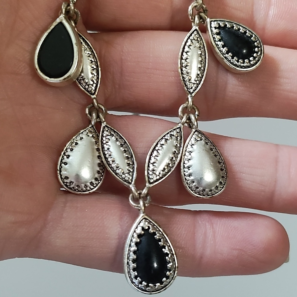 VINTAGE SILVER-TONE AND BLACK GLASS 16 -18" NECKLACE & LEVERBACK 2" EARRINGS SET - Picture 2 of 10